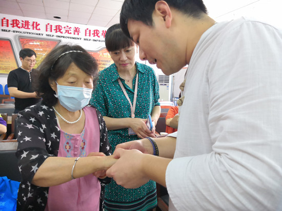 Bsport体育：青島市科技局聯合四方街道開展夏季中醫養生保健公益講座活動(图3)